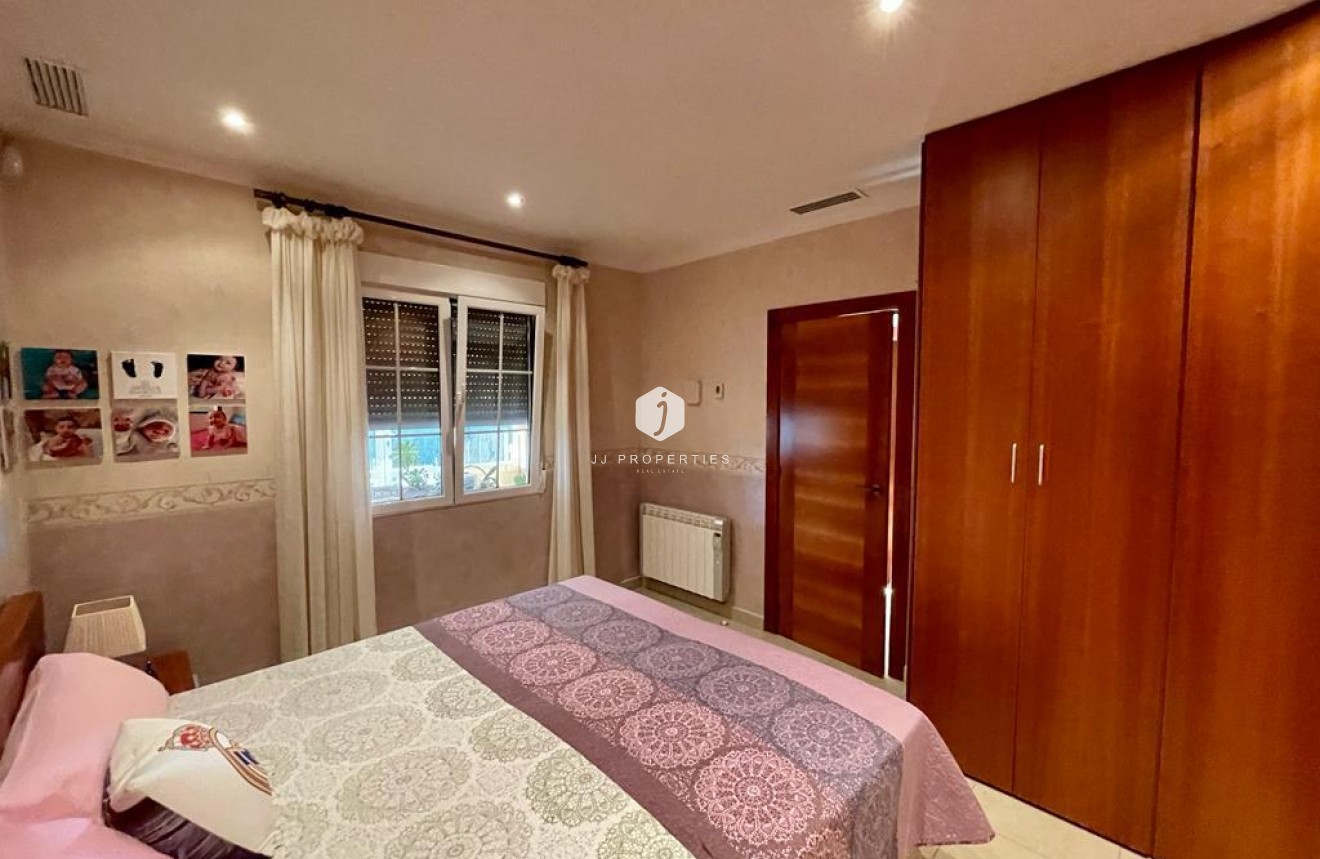 Resale - Villa -
Albatera - Inland