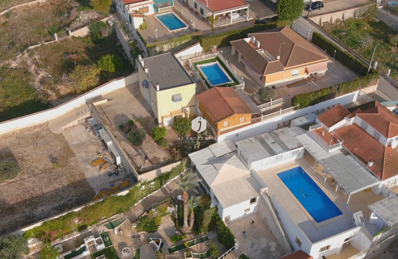 Resale - Villa -
Albatera - Inland