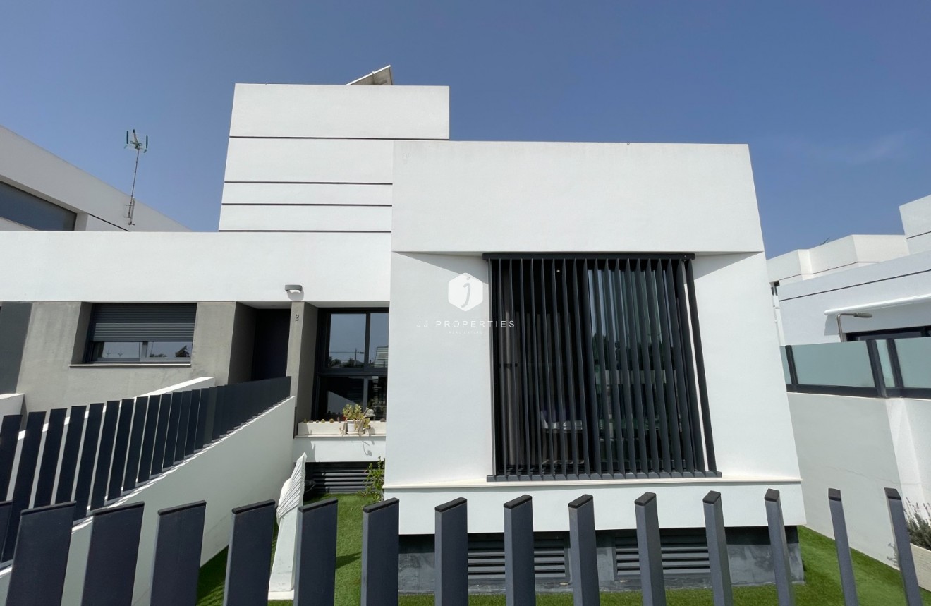 D'occasion - Chalet -
Dolores - Costa Blanca