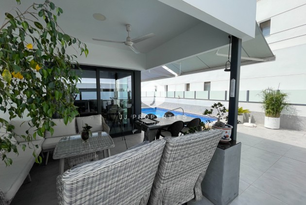 D'occasion - Chalet -
Dolores - Costa Blanca