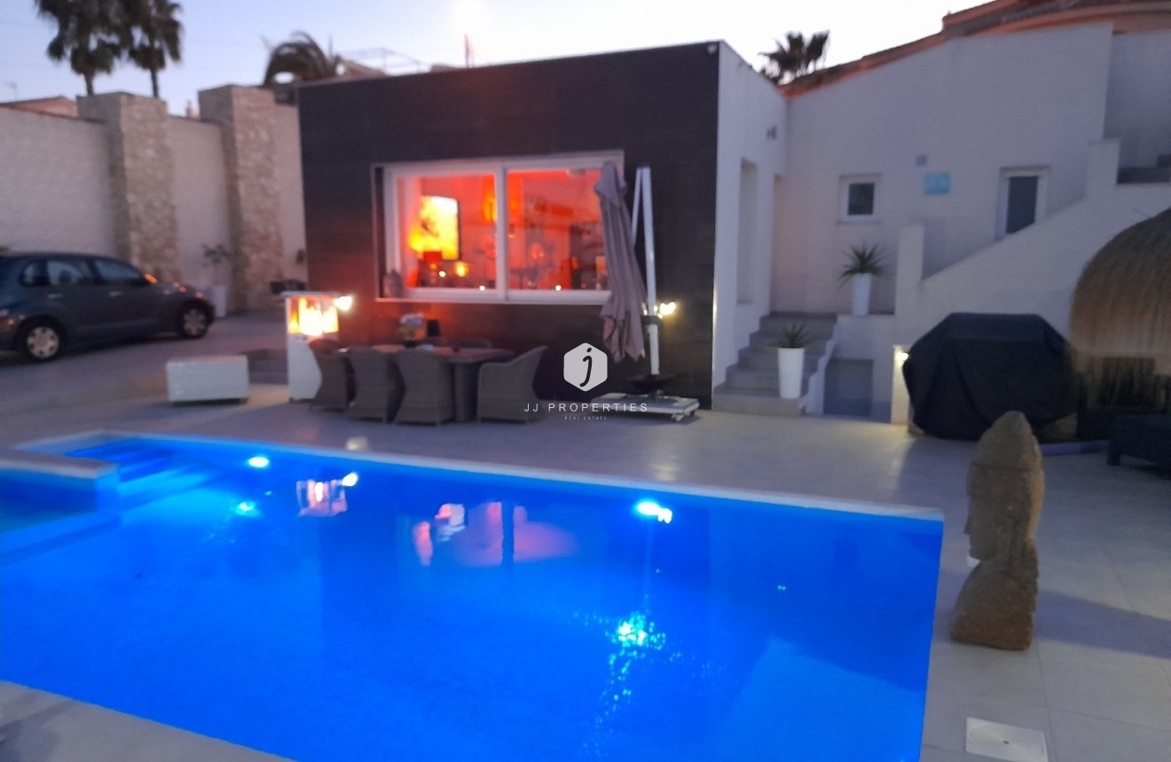 Resale - Villa -
Rojales - Inland