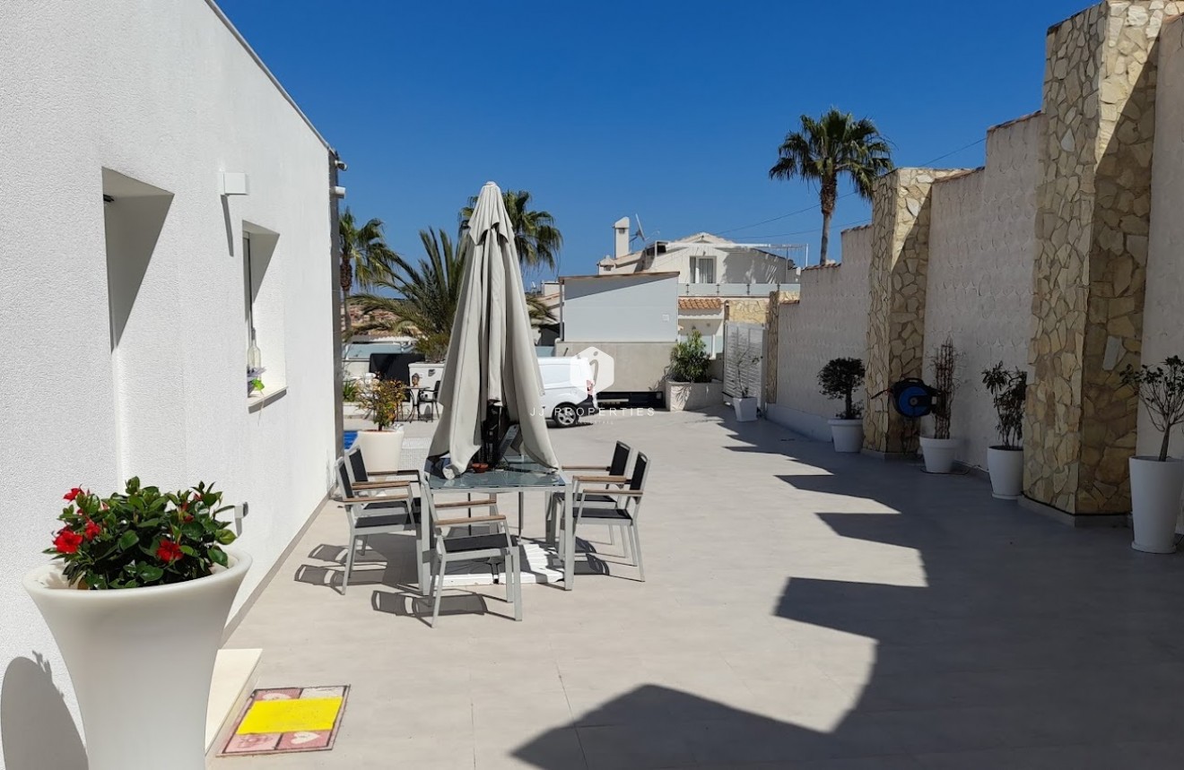 Resale - Villa -
Rojales - Inland