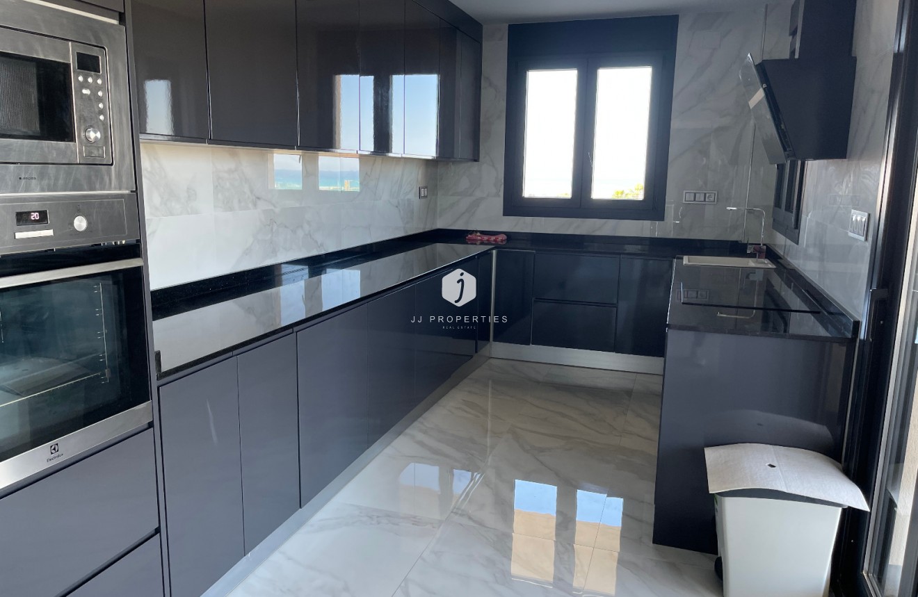 Resale - Villa -
La Mata - Costa Blanca