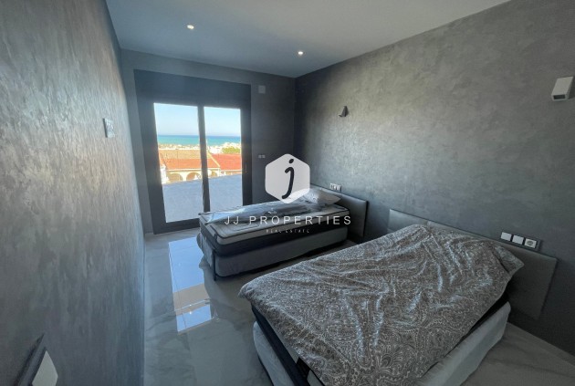 Resale - Villa -
La Mata - Costa Blanca