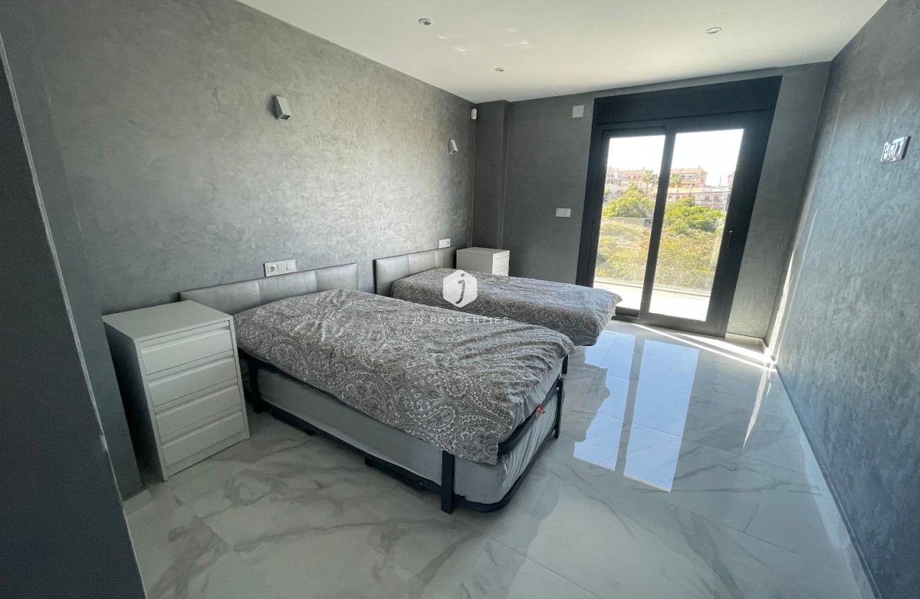 Resale - Villa -
La Mata - Costa Blanca