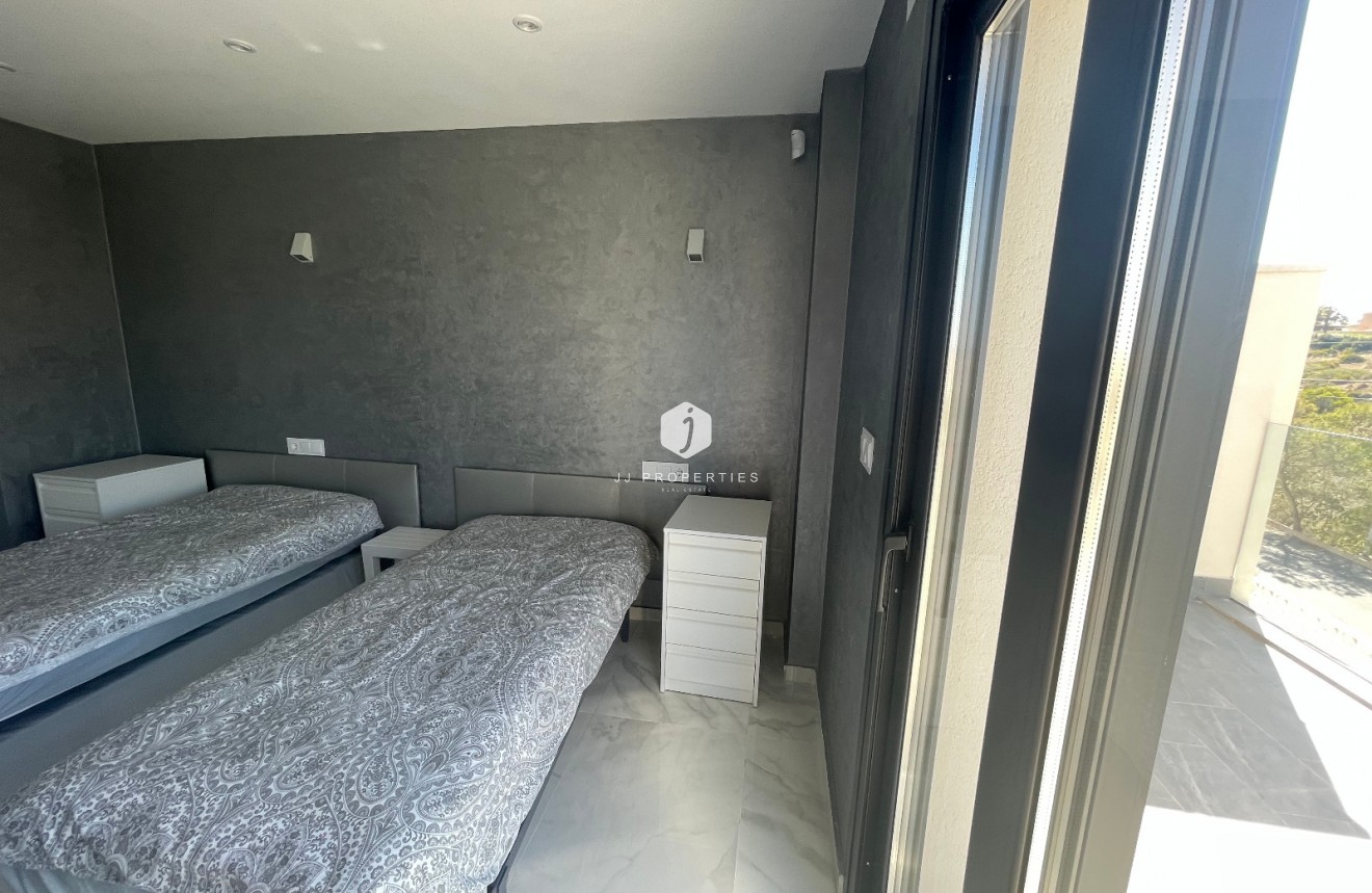 Resale - Villa -
La Mata - Costa Blanca