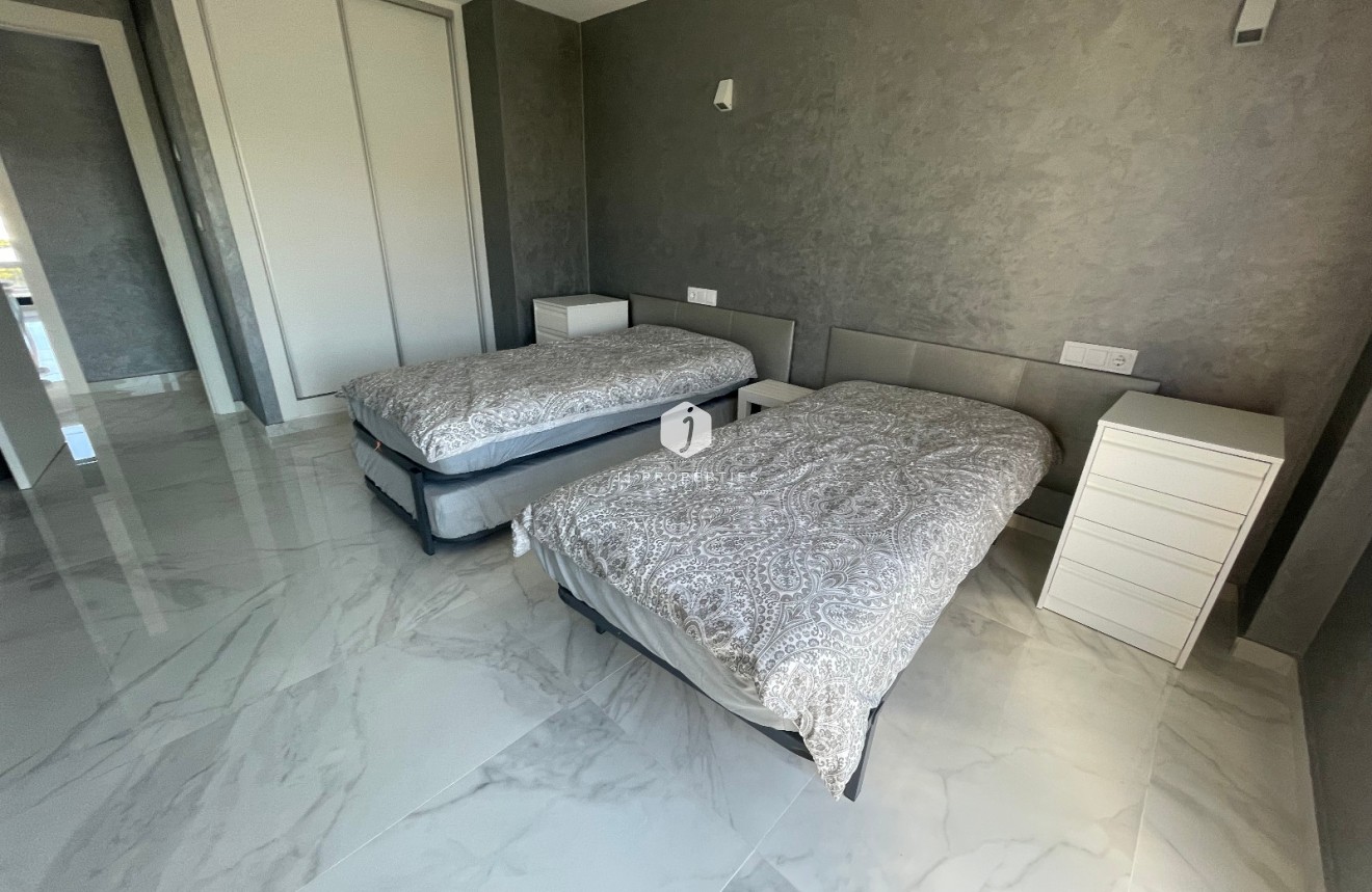 Resale - Villa -
La Mata - Costa Blanca