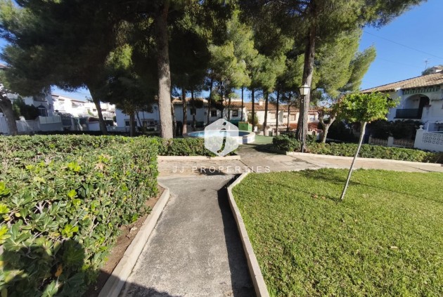 Resale - Chalet -
Torrevieja - Los Balcones