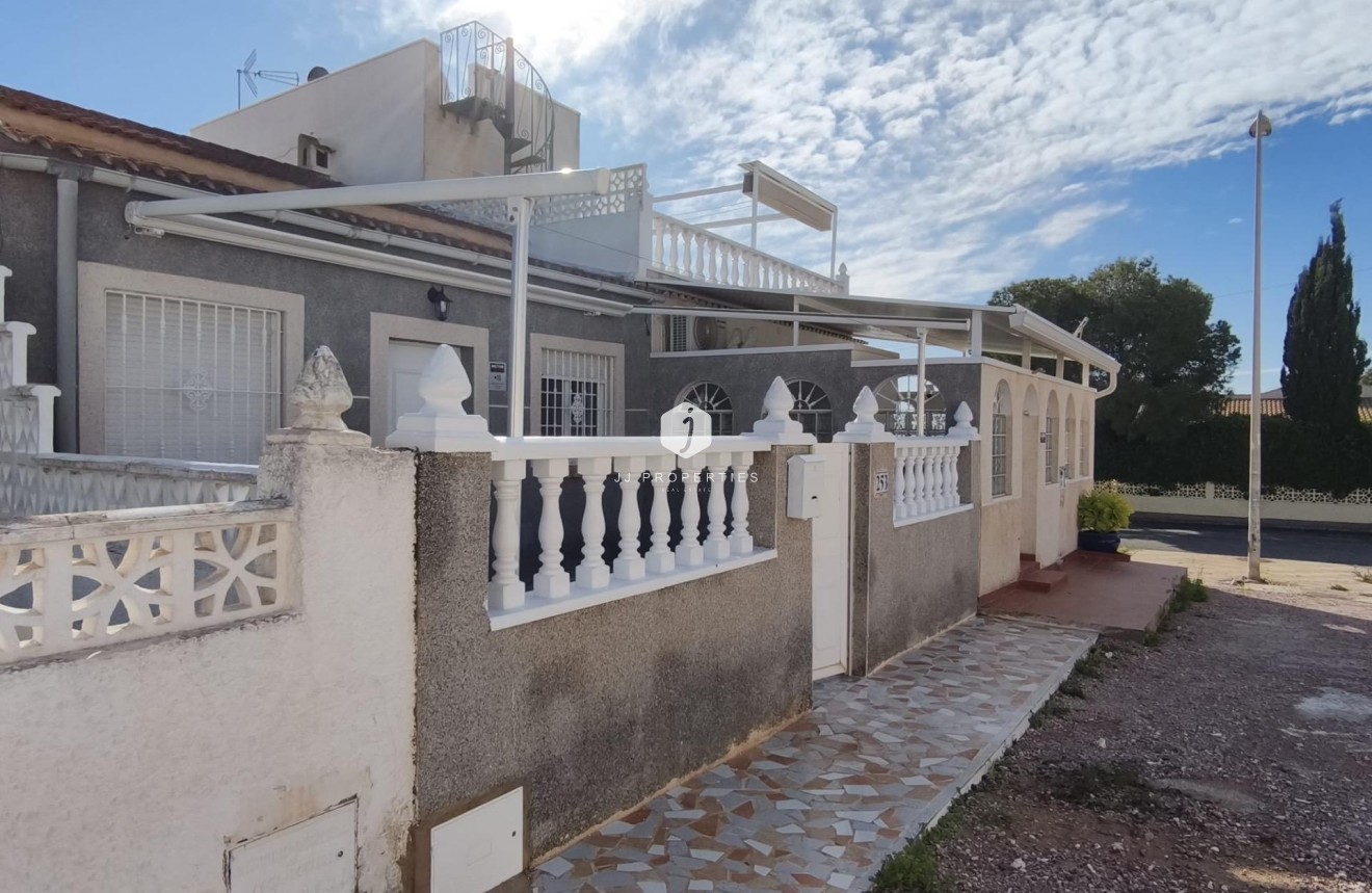 Resale - Bungalow -
Torrevieja - La Siesta - El Salado - Torreta
