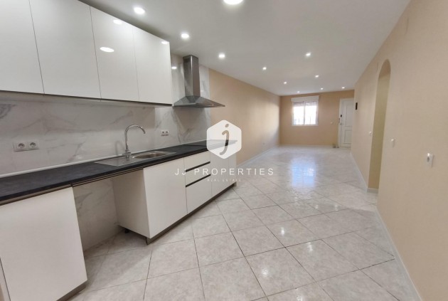 Resale - Bungalow -
Torrevieja - La Siesta - El Salado - Torreta