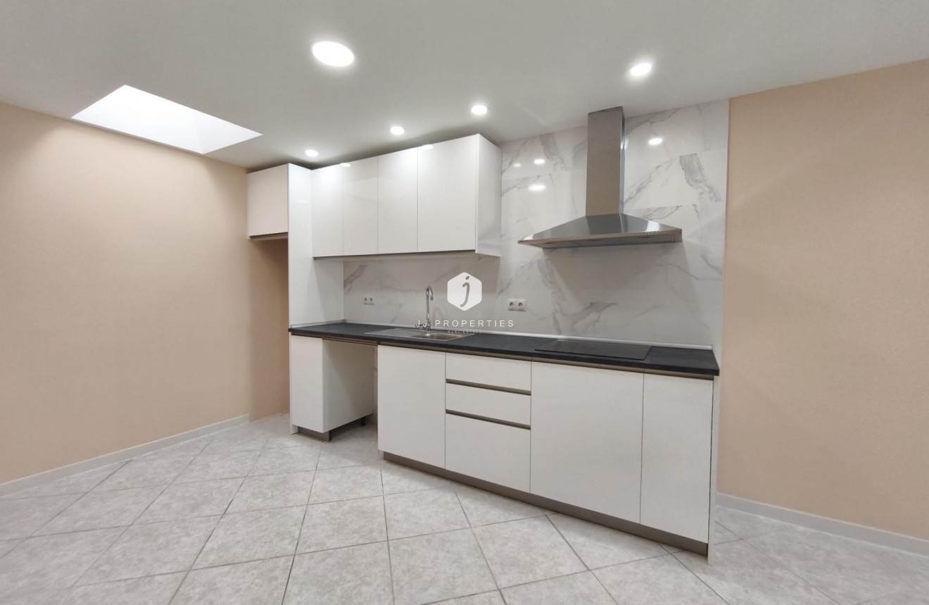 Resale - Bungalow -
Torrevieja - La Siesta - El Salado - Torreta