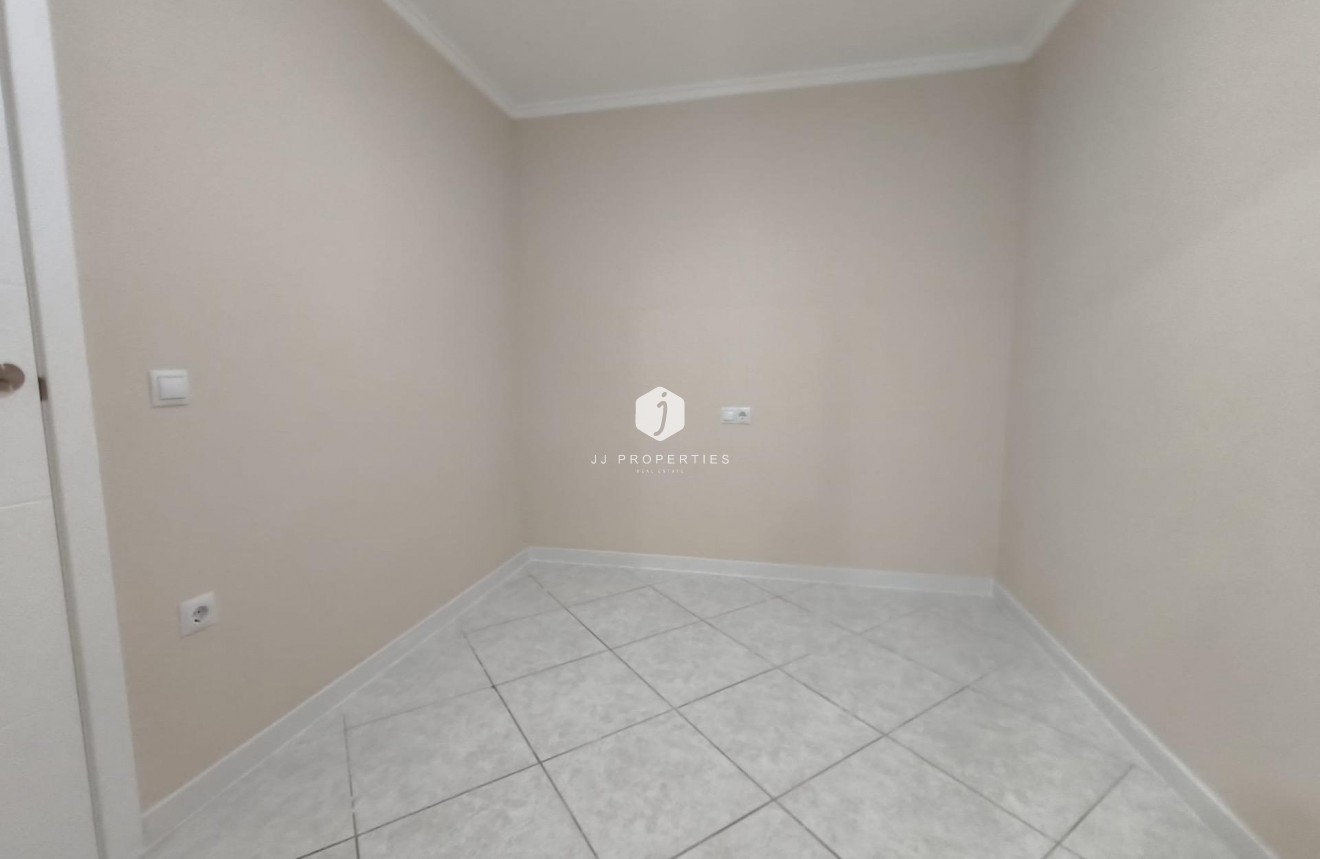 Resale - Bungalow -
Torrevieja - La Siesta - El Salado - Torreta