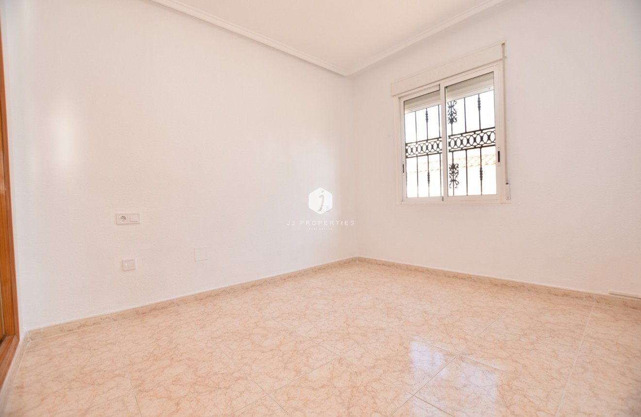 Resale - Chalet -
Orihuela Costa - Costa Blanca