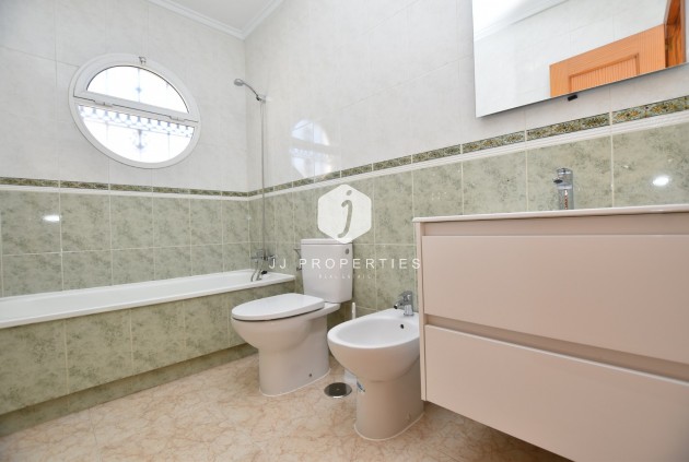 Resale - Chalet -
Orihuela Costa - Costa Blanca