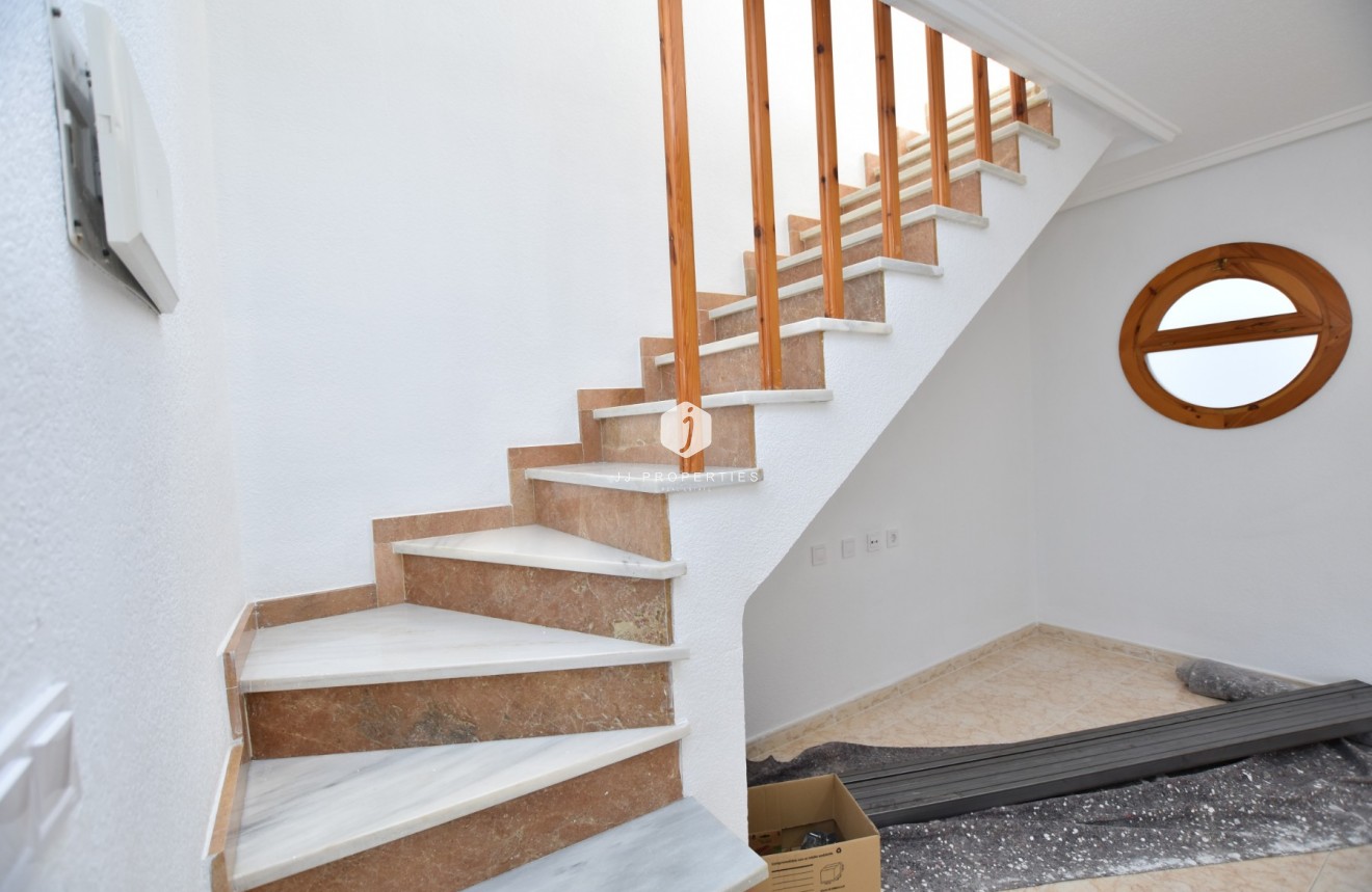 Resale - Chalet -
Orihuela Costa - Costa Blanca