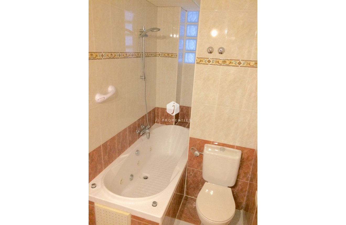 Aus zweiter Hand - Chalet -
Playa Flamenca - Costa Blanca