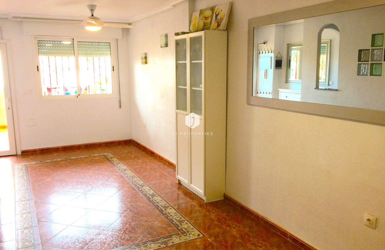 Aus zweiter Hand - Chalet -
Playa Flamenca - Costa Blanca