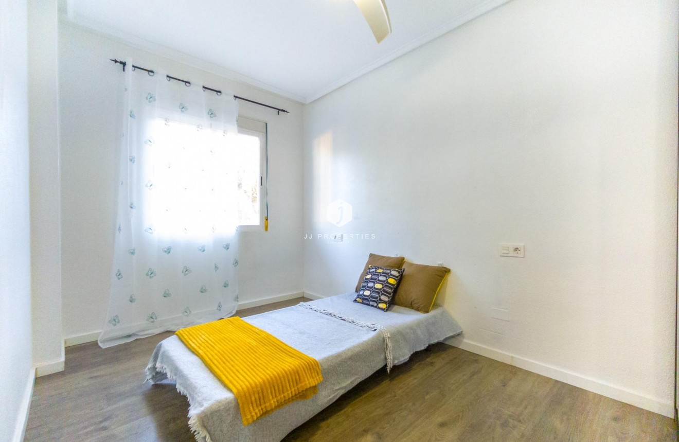 Resale - Apartment / flat -
Torrevieja - Estacion de autobuses