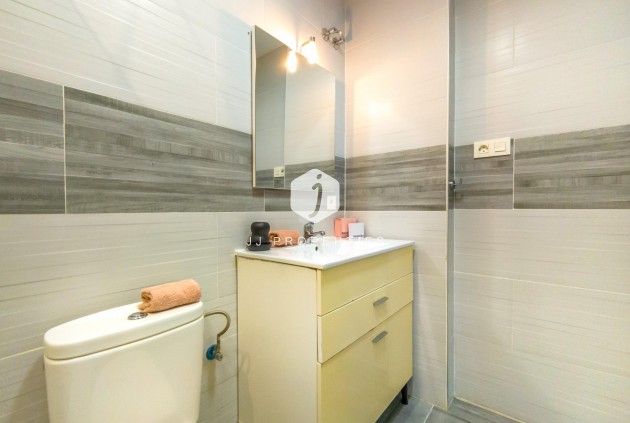 Resale - Apartment / flat -
Torrevieja - Estacion de autobuses