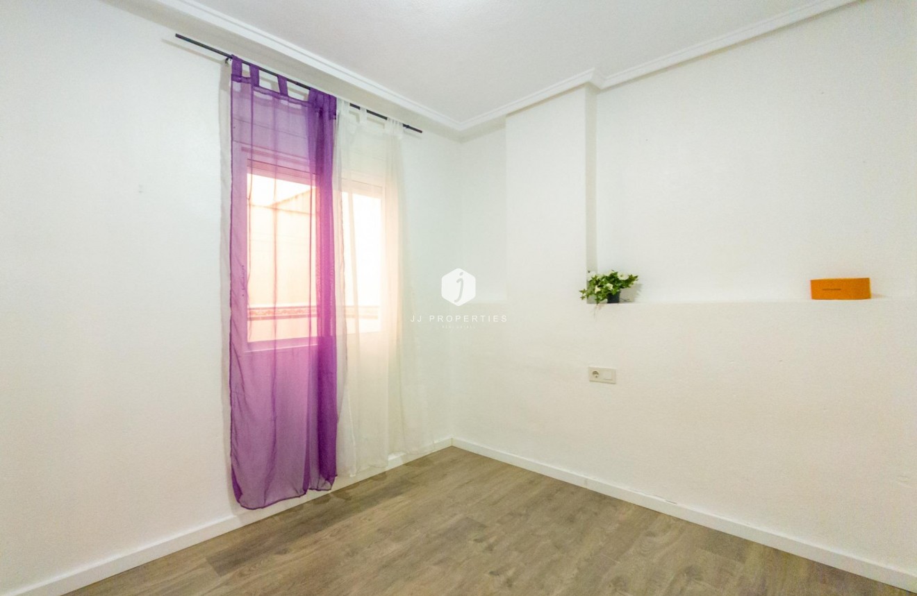 Resale - Apartment / flat -
Torrevieja - Estacion de autobuses