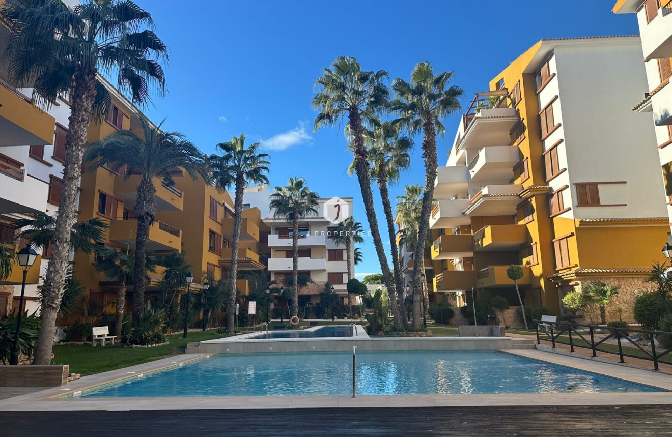 Resale - Apartment / flat -
Punta Prima - Costa Blanca