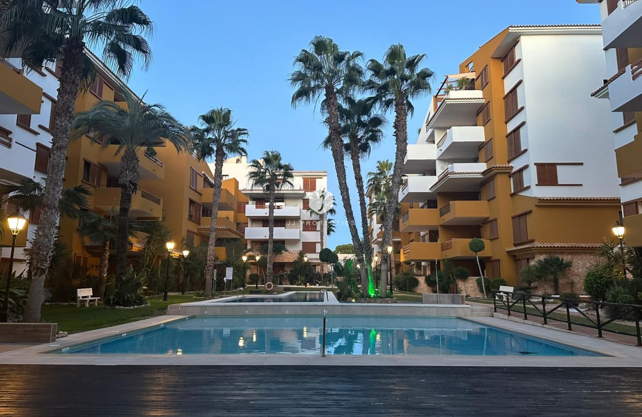 Resale - Apartment / flat -
Punta Prima - Costa Blanca
