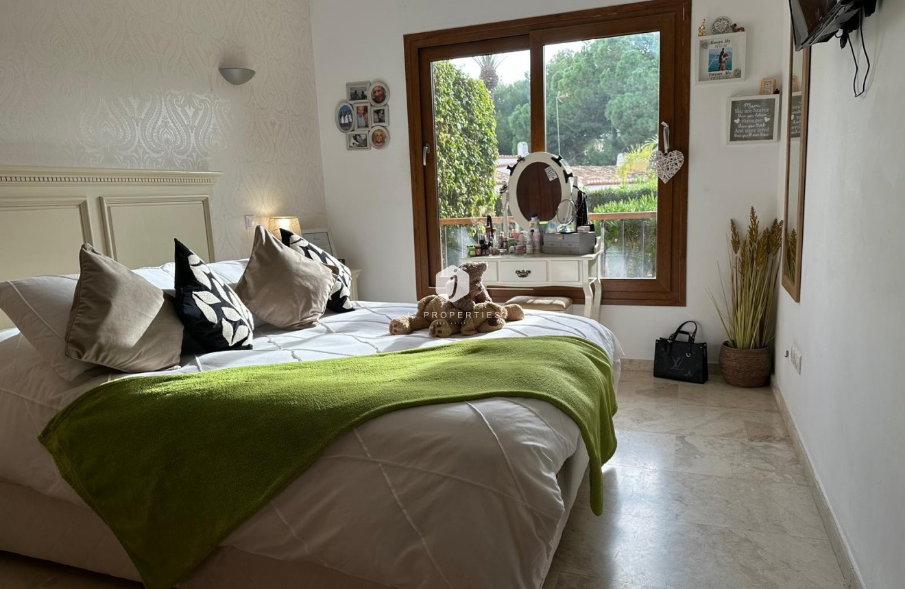 Resale - Apartment / flat -
Punta Prima - Costa Blanca