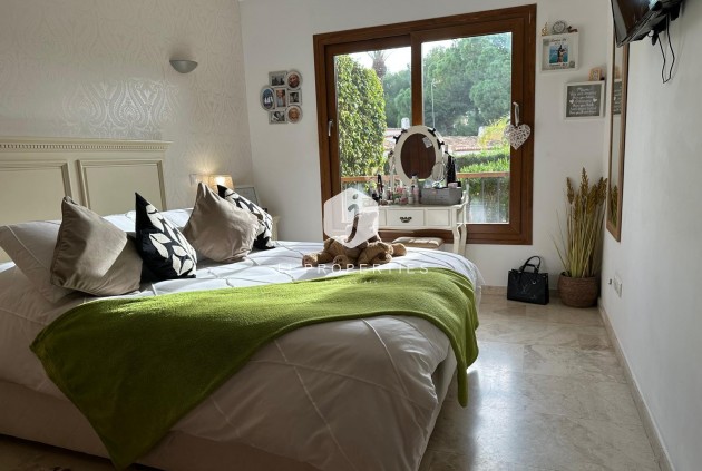 Resale - Apartment / flat -
Punta Prima - Costa Blanca