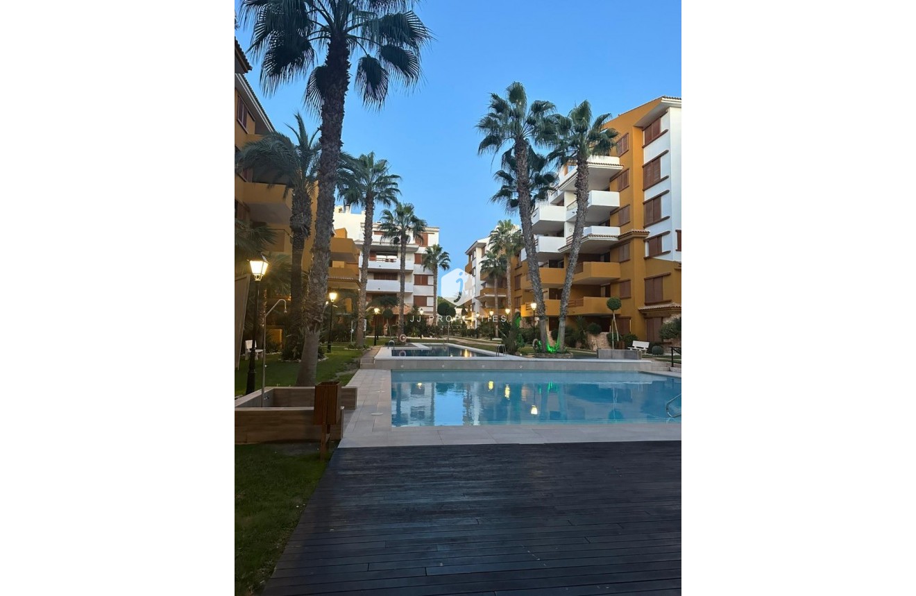 Resale - Apartment / flat -
Punta Prima - Costa Blanca