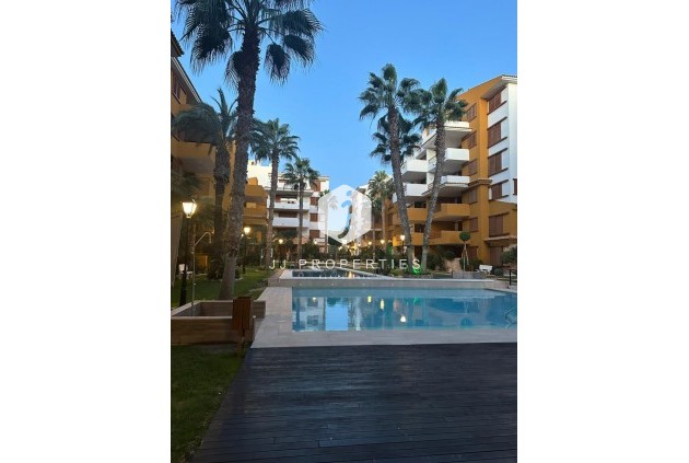 Resale - Apartment / flat -
Punta Prima - Costa Blanca