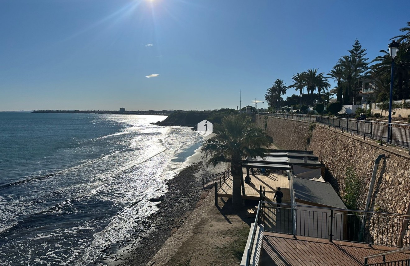 Resale - Apartment / flat -
Punta Prima - Costa Blanca