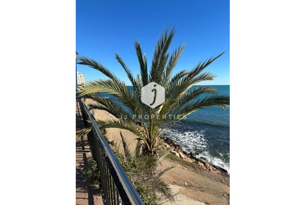 Resale - Apartment / flat -
Punta Prima - Costa Blanca