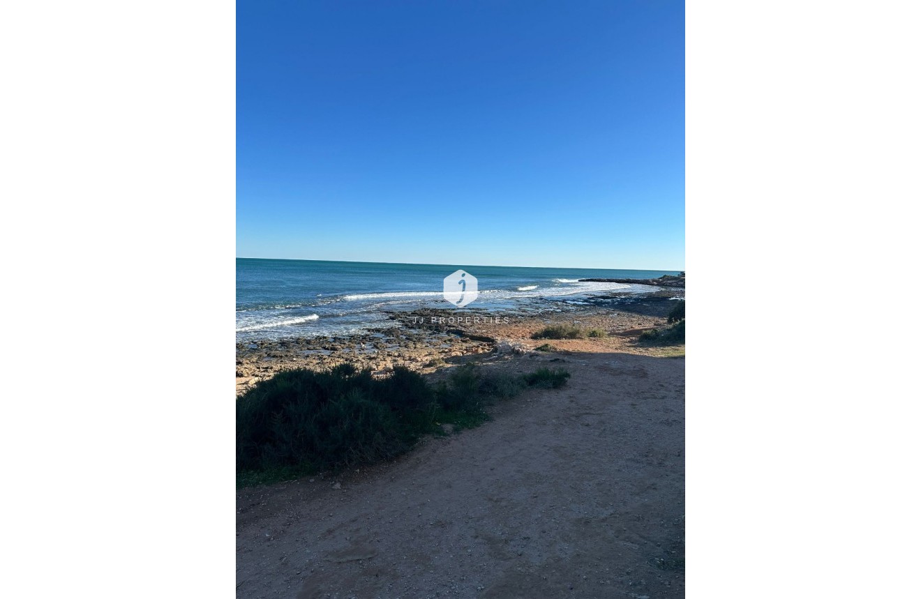 Resale - Apartment / flat -
Punta Prima - Costa Blanca