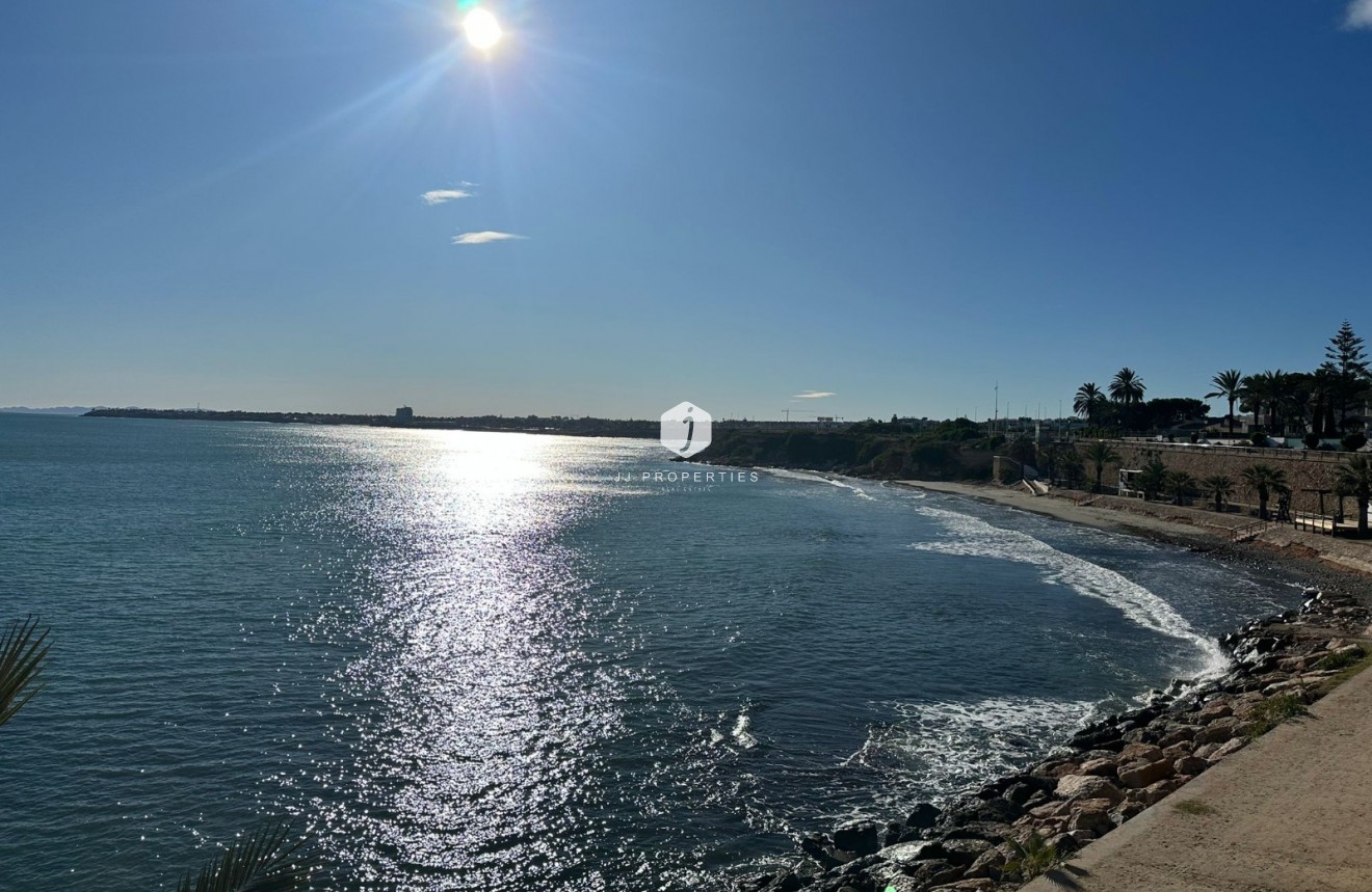 Resale - Apartment / flat -
Punta Prima - Costa Blanca