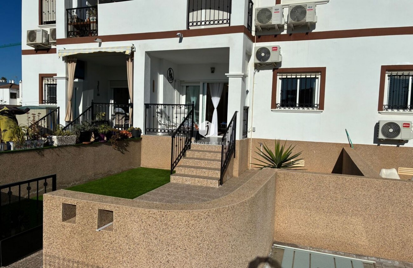 Resale - Apartment / flat -
Punta Prima - Costa Blanca
