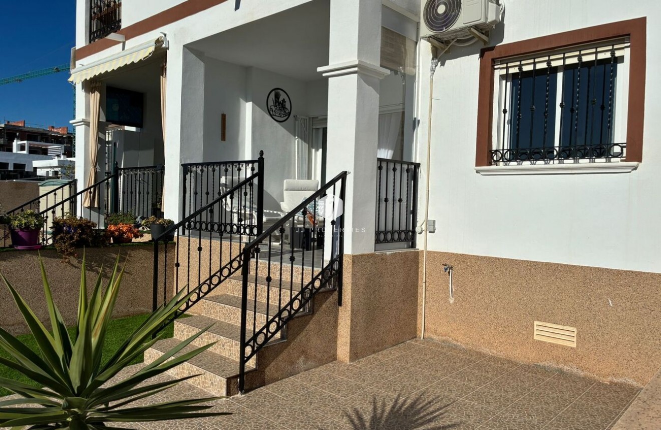 Resale - Apartment / flat -
Punta Prima - Costa Blanca