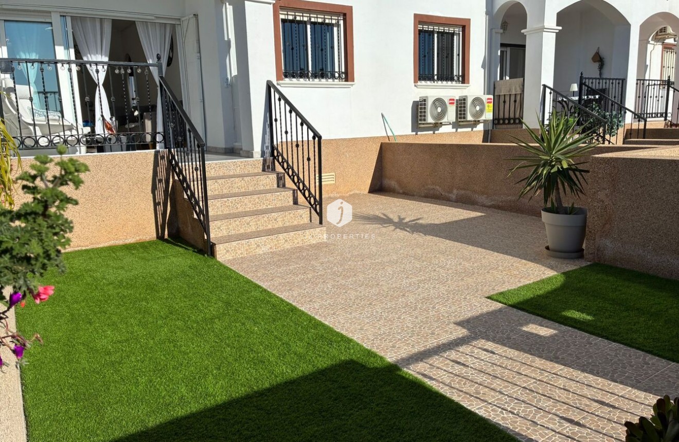 Resale - Apartment / flat -
Punta Prima - Costa Blanca