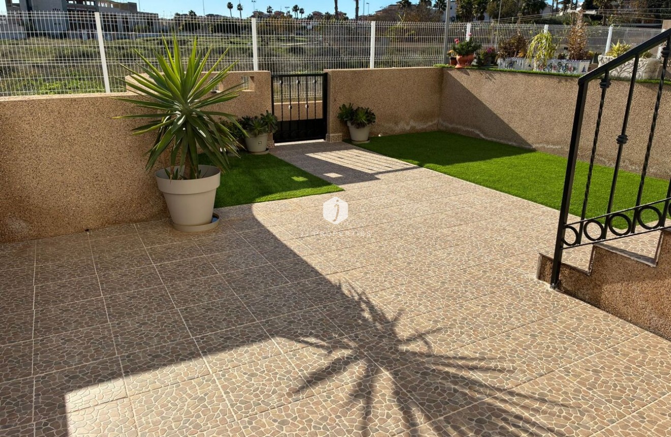 Resale - Apartment / flat -
Punta Prima - Costa Blanca