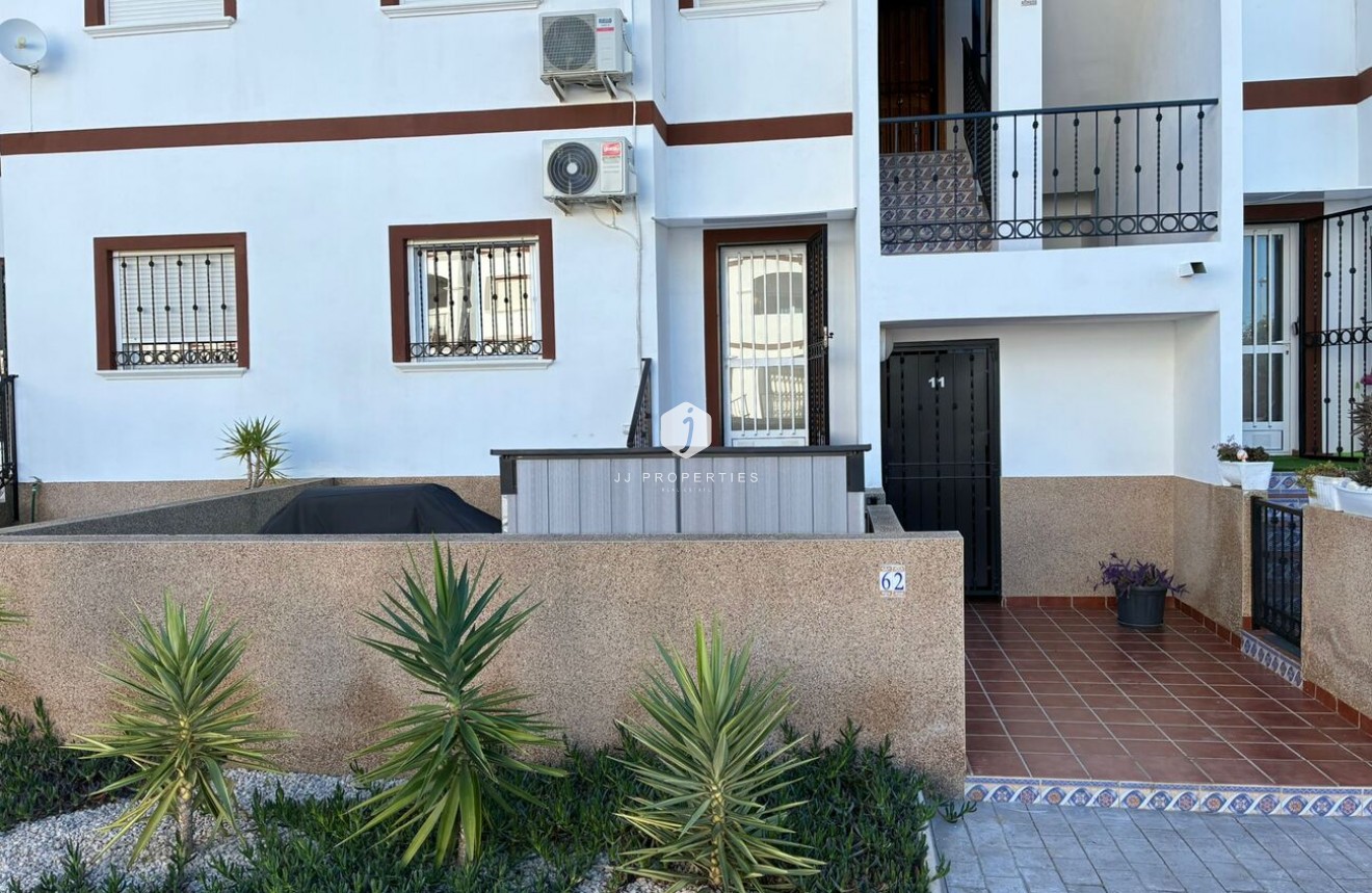 Resale - Apartment / flat -
Punta Prima - Costa Blanca