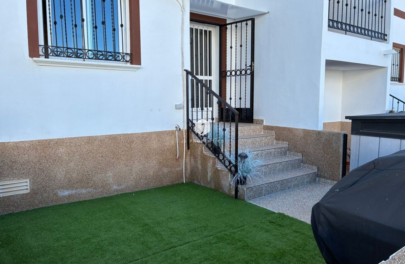 Resale - Apartment / flat -
Punta Prima - Costa Blanca