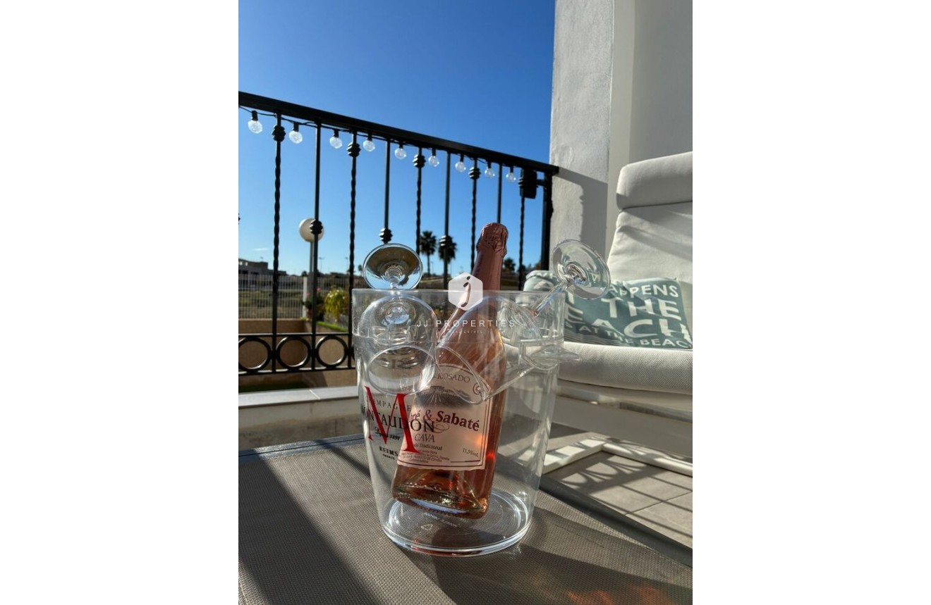 Resale - Apartment / flat -
Punta Prima - Costa Blanca