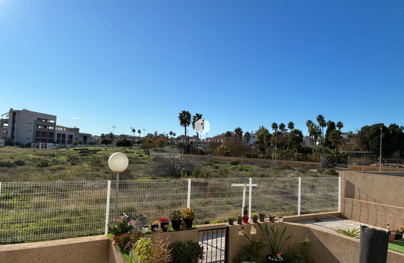 Resale - Apartment / flat -
Punta Prima - Costa Blanca