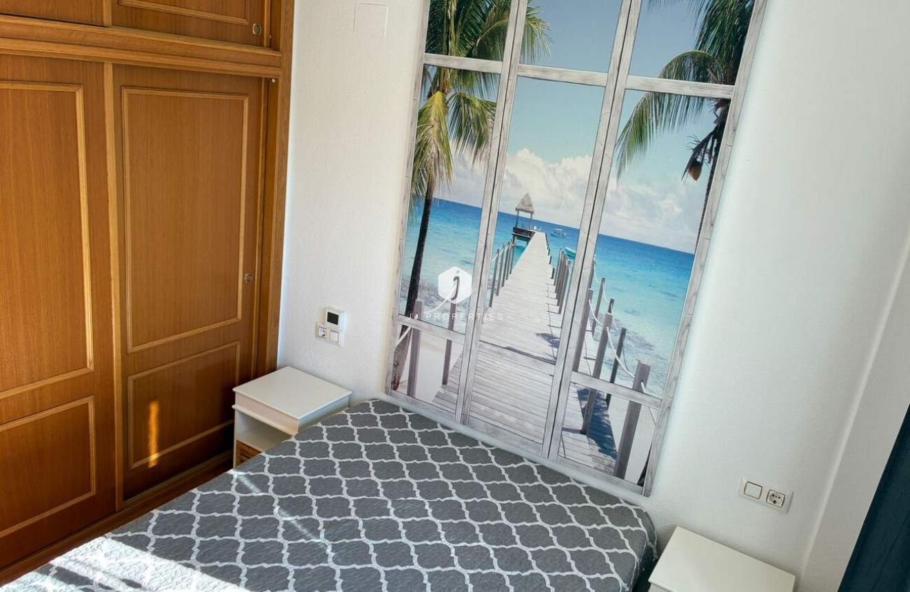 Resale - Apartment / flat -
Punta Prima - Costa Blanca