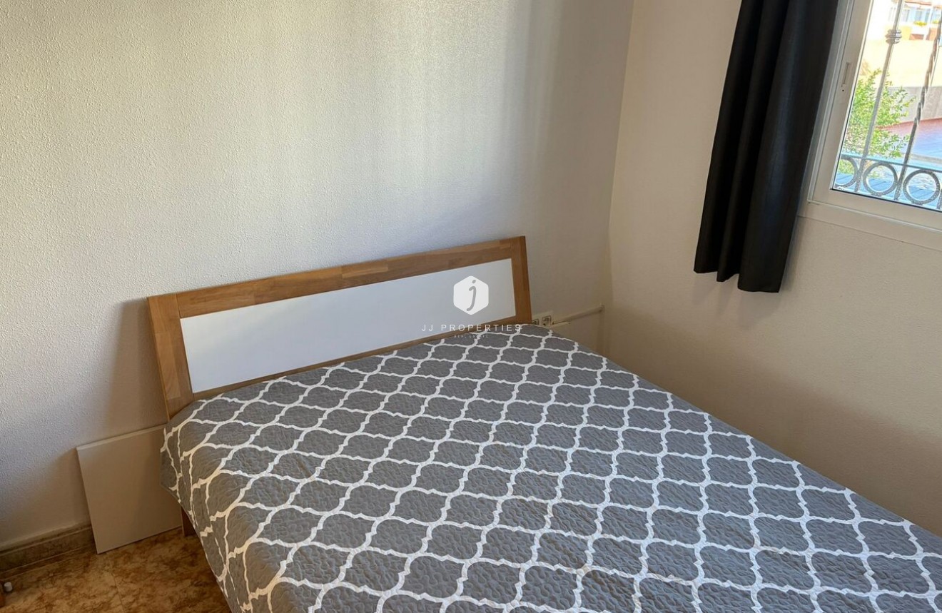 Resale - Apartment / flat -
Punta Prima - Costa Blanca