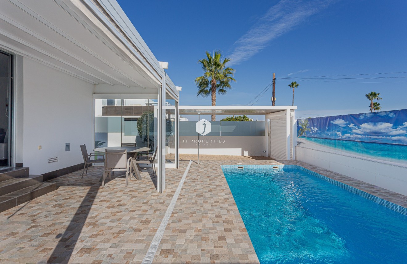 Resale - Villa -
Orihuela Costa - Costa Blanca