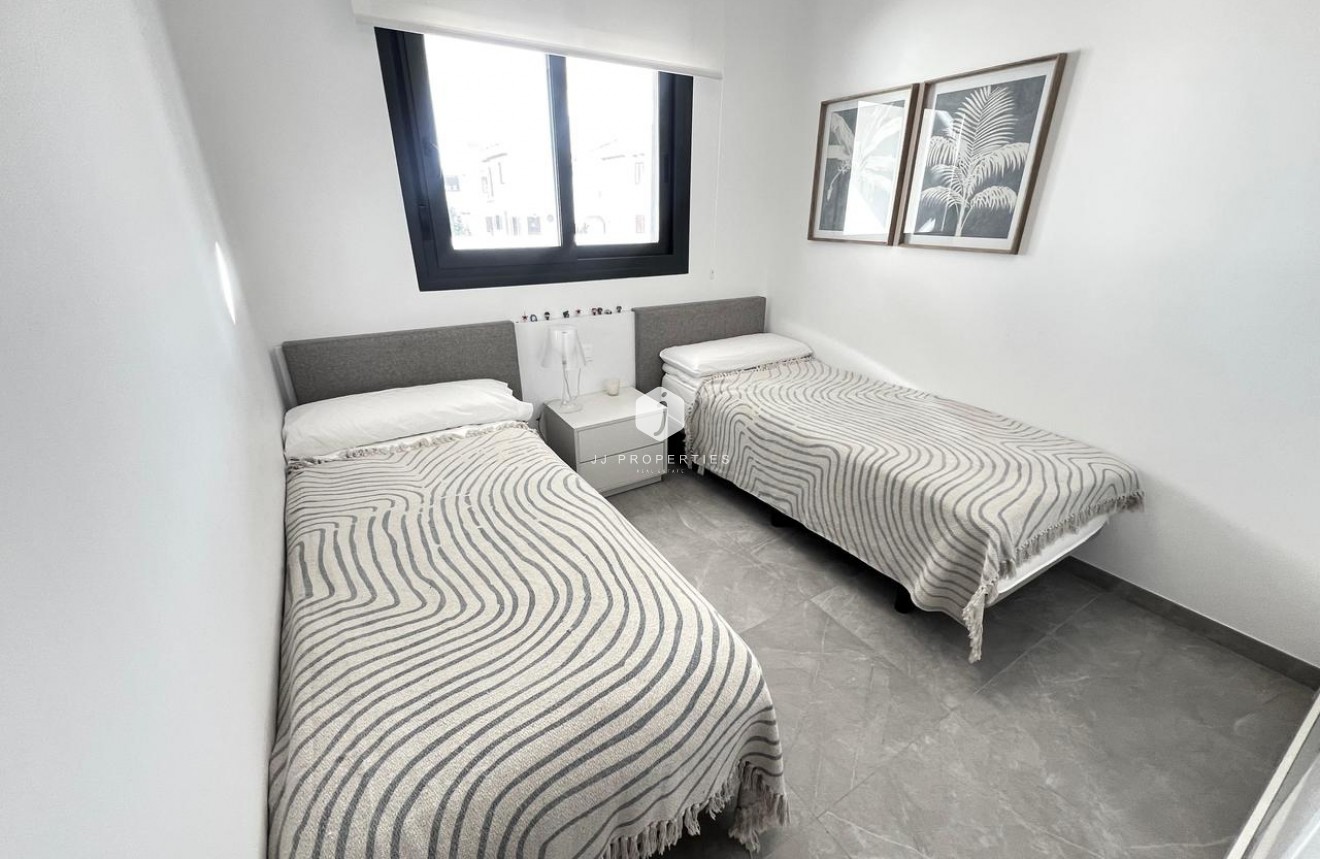 Resale - Apartment / flat -
Playa Flamenca - Costa Blanca