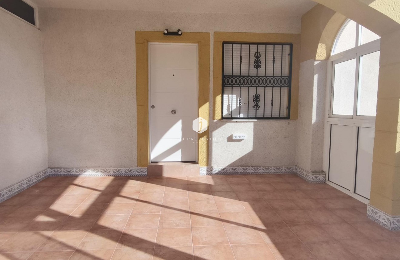 Resale - Chalet -
Orihuela Costa - La Ceñuela