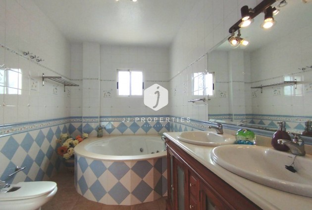 Resale - Villa -
Torrevieja - La Siesta - El Salado - Torreta