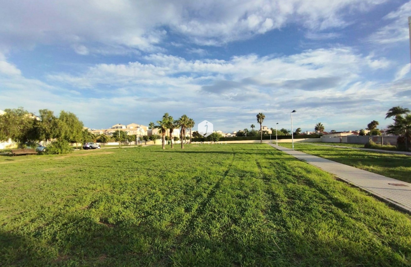 Resale - Villa -
Torrevieja - La Siesta - El Salado - Torreta