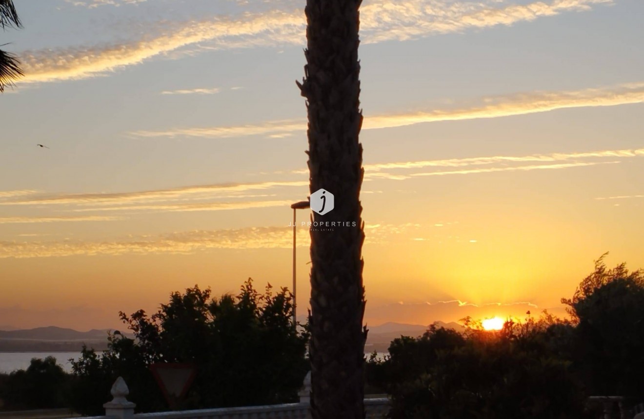 Resale - Villa -
Torrevieja - La Siesta - El Salado - Torreta